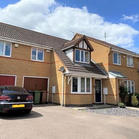 Charming Home In Wellingborough Exteriör bild