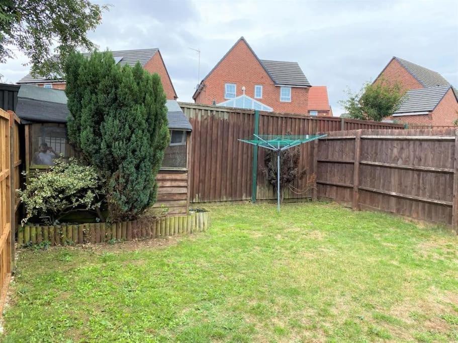 Charming Home In Wellingborough Exteriör bild
