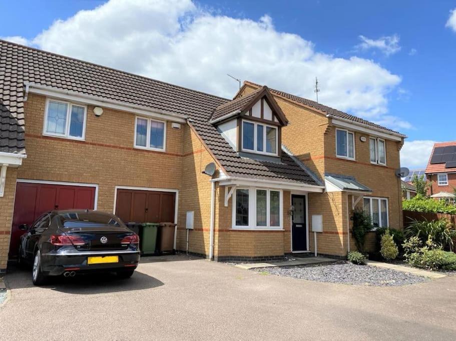 Charming Home In Wellingborough Exteriör bild